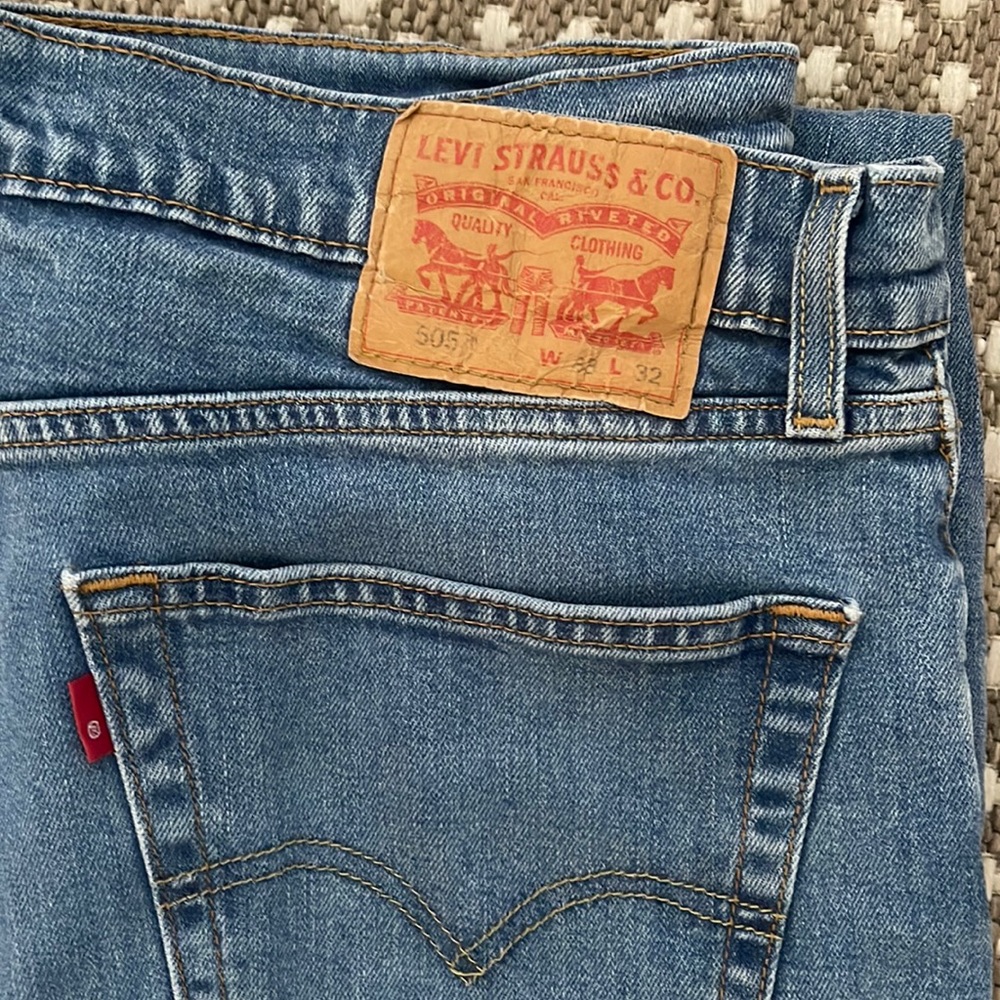 Levi’s men’s 505 regular fit jeans, no stretch,straight leg, original zipper fly